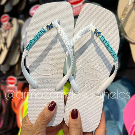 Havaianas Square (Branco) + Pingente Placa e borboleta - Armazém dos Chinelos  