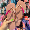 Havaianas Square + Pingente Placa e olho Grego Pink - Armazém dos Chinelos  