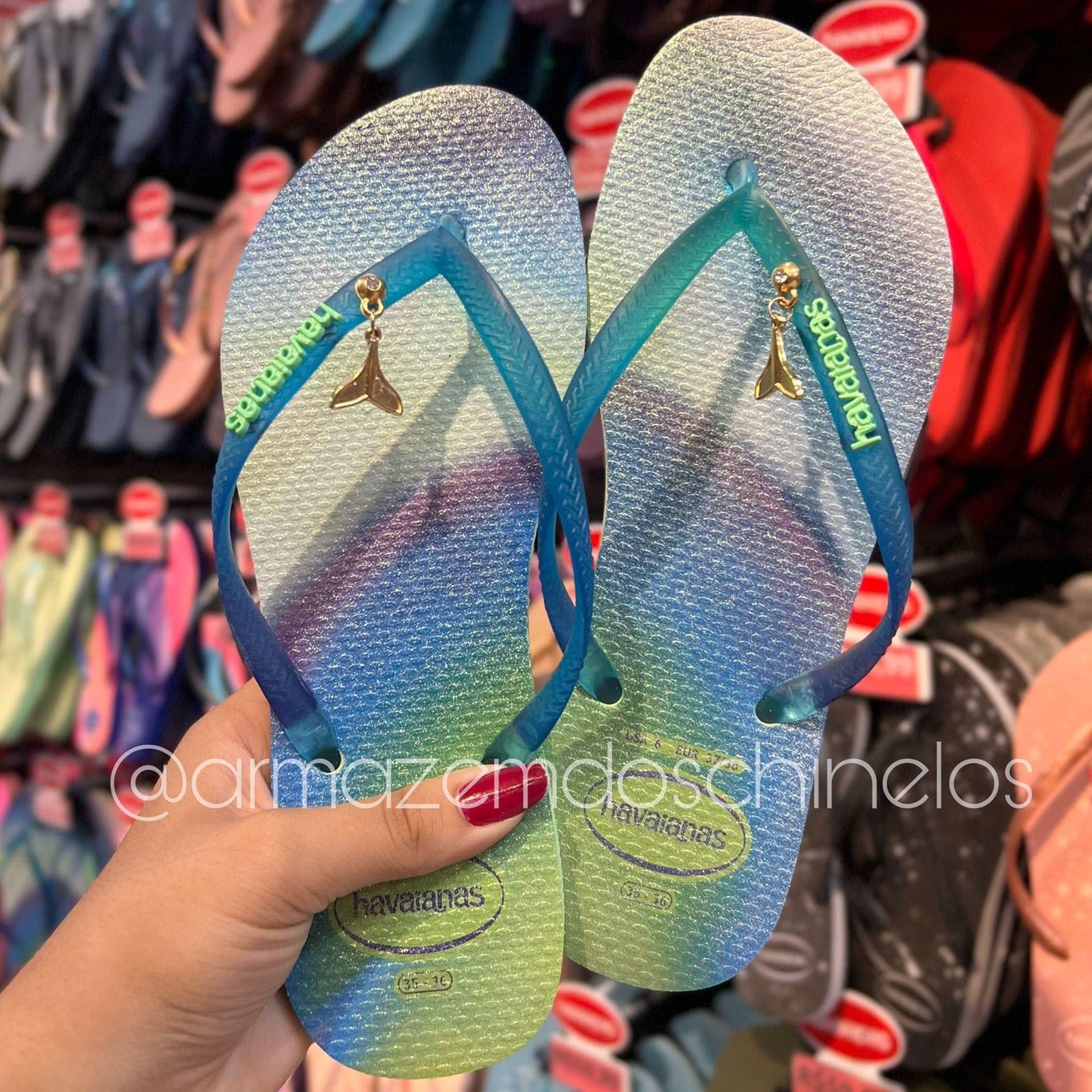 Havaianas Slim Metallic Rainbow + Pingente Sereia - Armazém dos Chinelos  