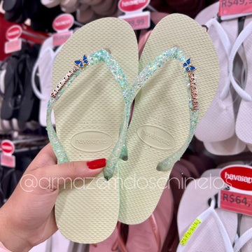 Havaianas Slim Glitter Flrish (Verde) + Pingente Borboleta - Armazém dos Chinelos  