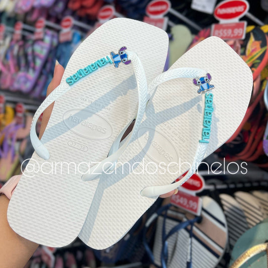 Havaianas Square (Branco) + Placa Logo e Pingente  STITCH