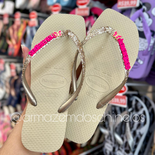 Havaianas Slim Square Glitter II (Areia)+ Pingente Placa e Borboleta