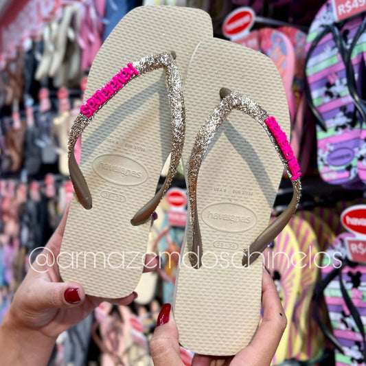 Havaianas Slim Square Glitter II (Areia)+ Pingente Placa