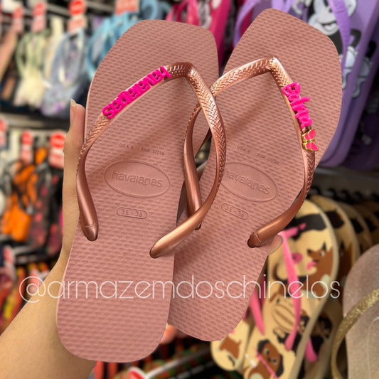 Havaianas Slim Square + Pingente Placa Logo, Borboleta e Nome (Edna)