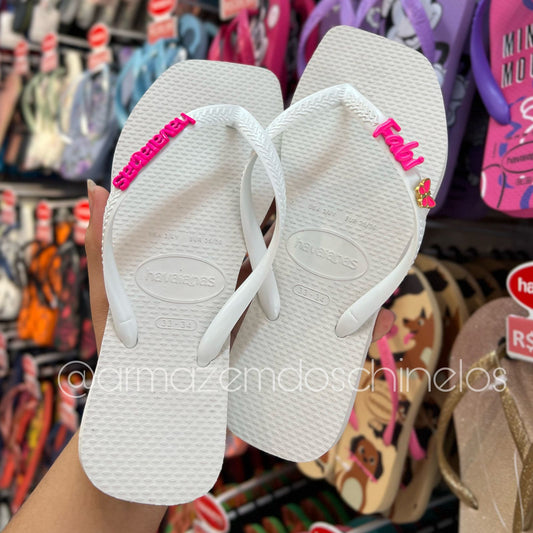 Havaianas Slim Square + Pingente Placa Logo, Borboleta e nome (Fabi)