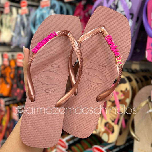 Havaianas Slim Square + Pingente Placa Logo, Borboleta e Nome (Cíntia)