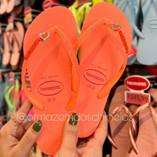 Havaianas Slim Glitter Neon + Pingente Coração - Armazém dos Chinelos  