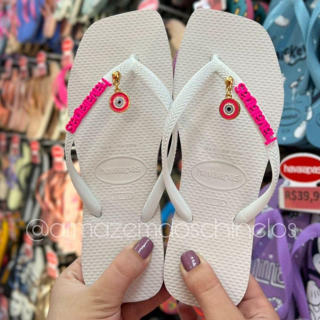 Havaianas Slim Square (Branco) + Pingente Placa e olho Grego - Armazém dos Chinelos  